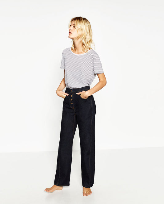 T-SHIRT WITH ASYMMETRIC HEM