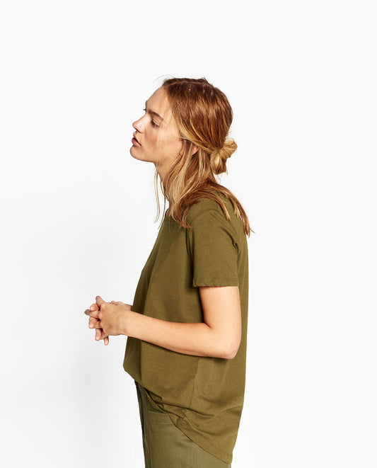 T-SHIRT WITH ASYMMETRIC HEM