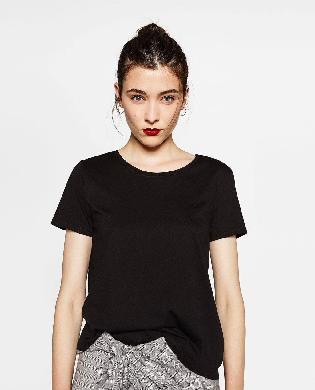 T-SHIRT WITH ASYMMETRIC HEM